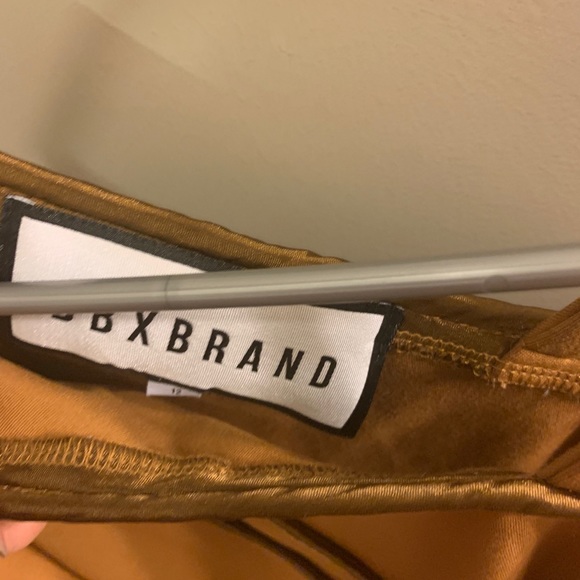 Luxury dress. Never worn before. - Picture 6 of 7